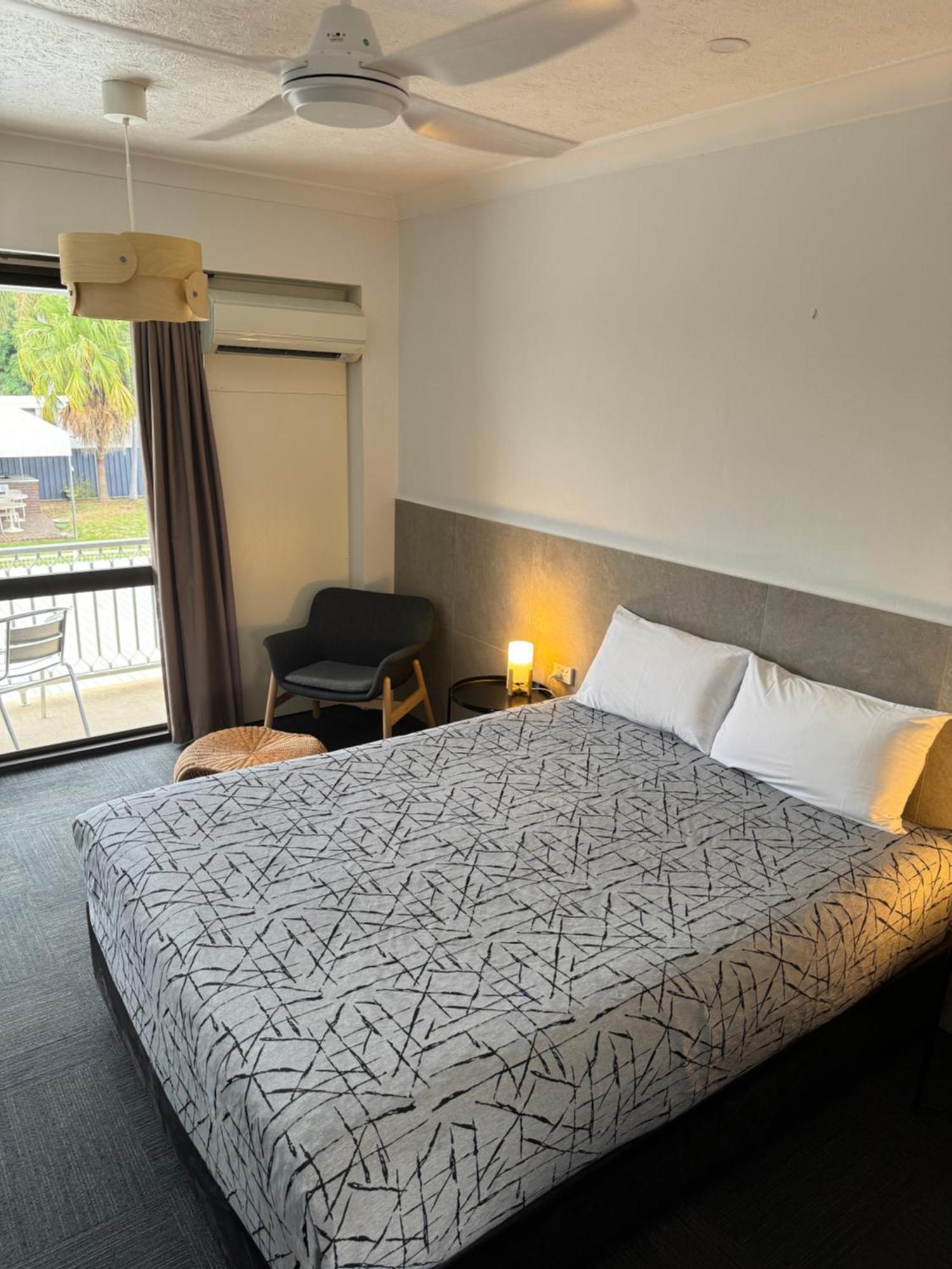 Longreach Motor Inn Экстерьер фото