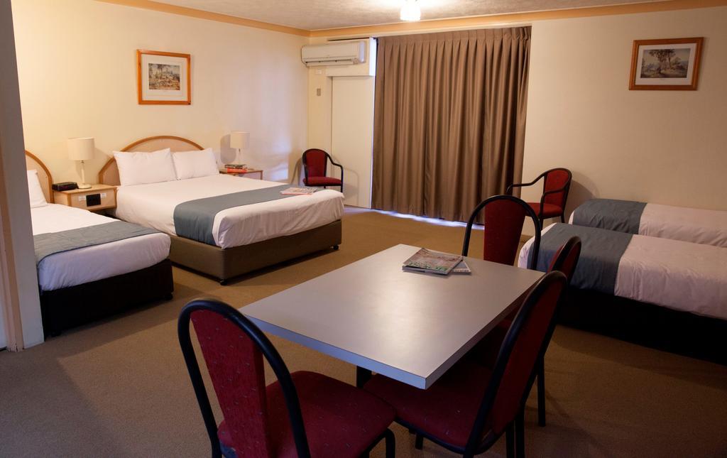 Longreach Motor Inn Экстерьер фото